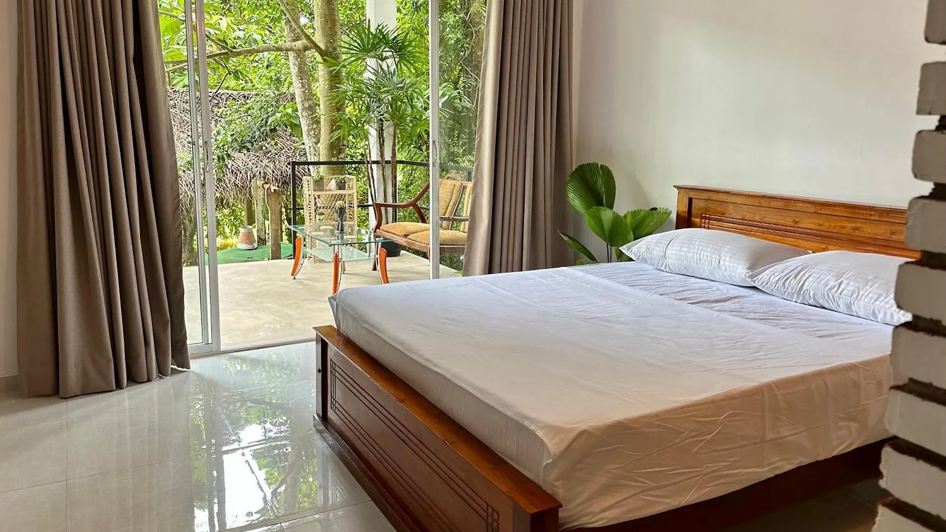 Track Monkey'S Lodge Seeduwa