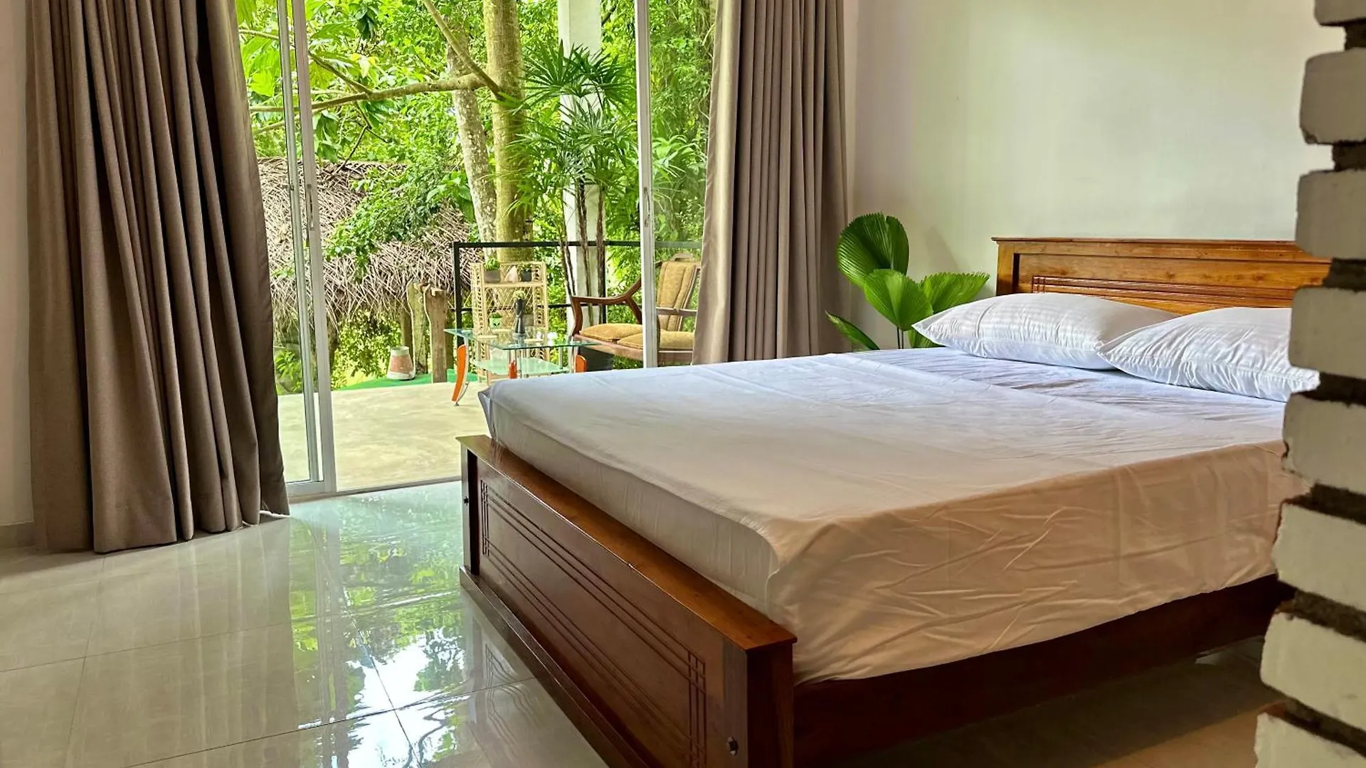 Track Monkey'S Lodge Seeduwa