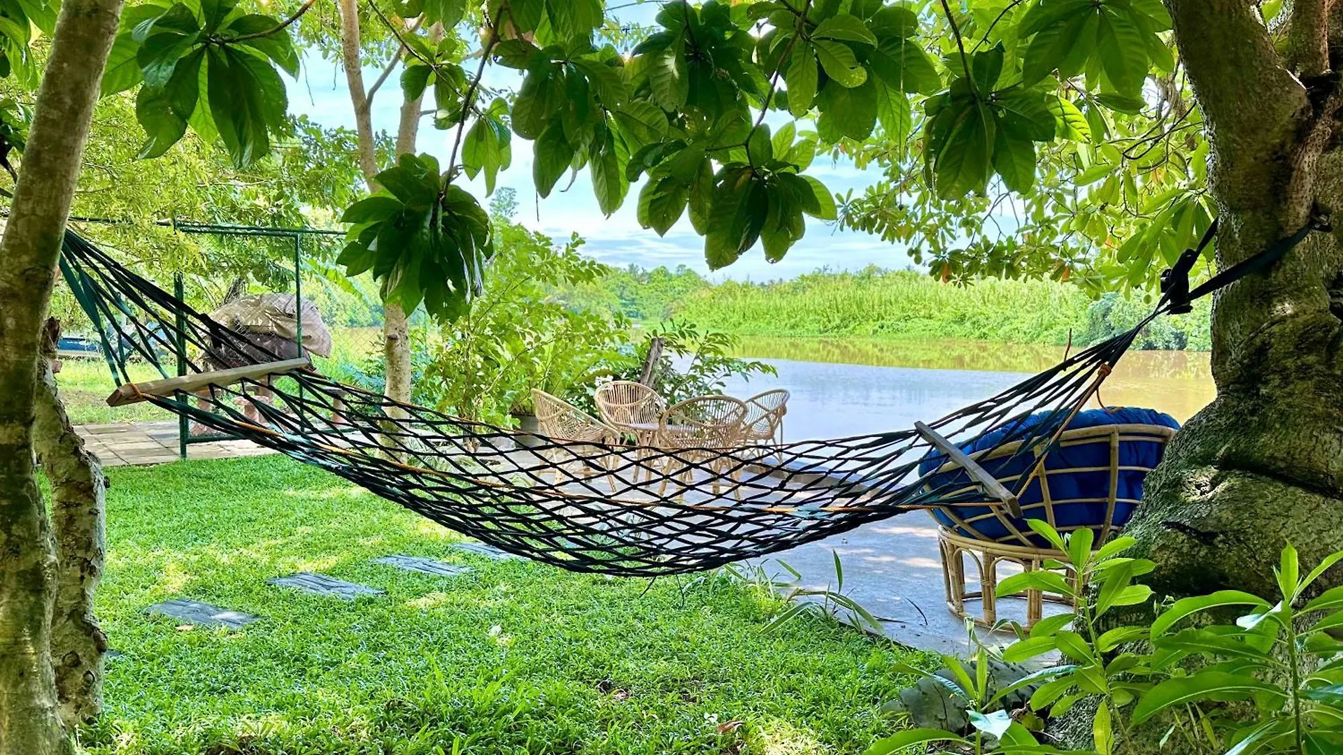 Track Monkey'S Lodge Seeduwa Sri Lanka