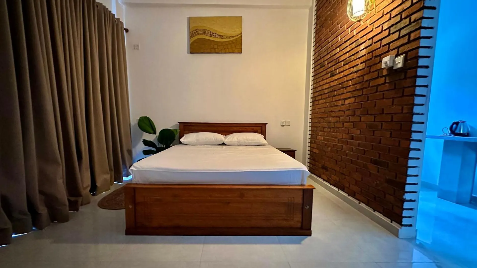 Track Monkey'S Lodge Seeduwa Sri Lanka