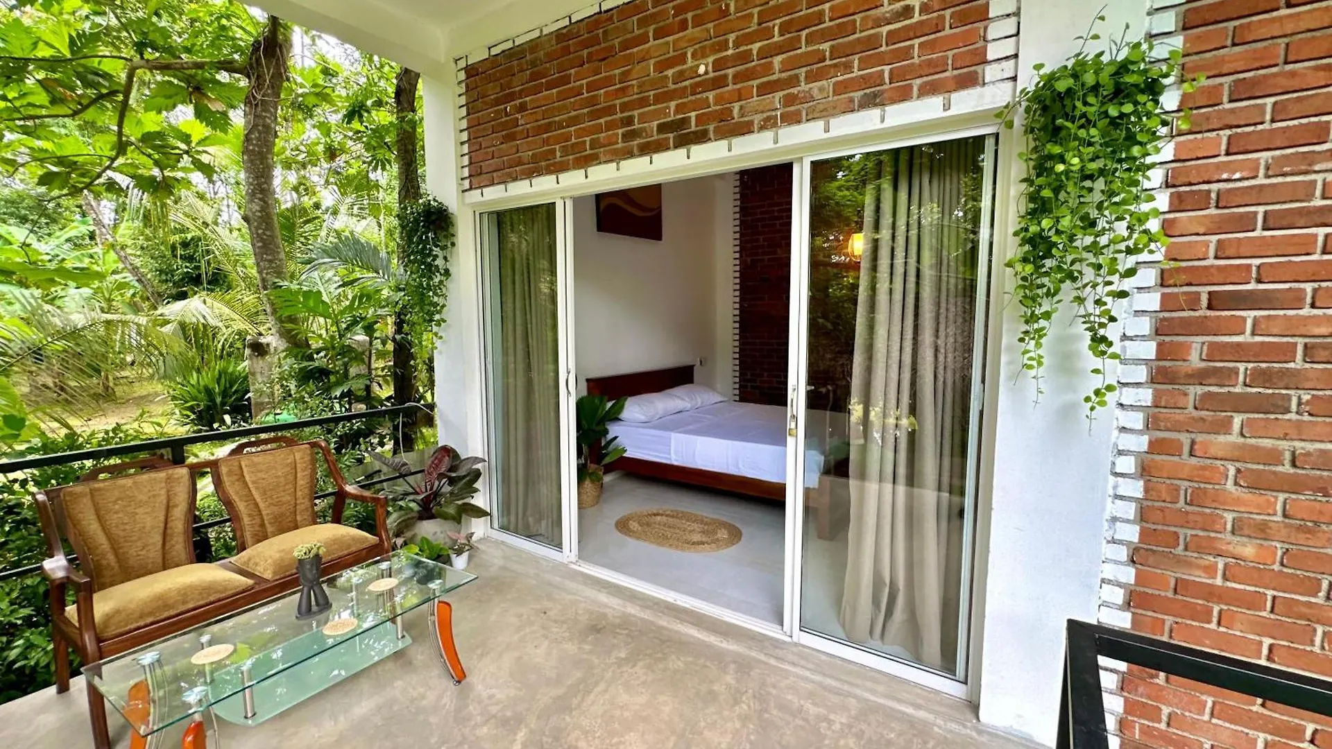 Track Monkey'S Lodge Seeduwa